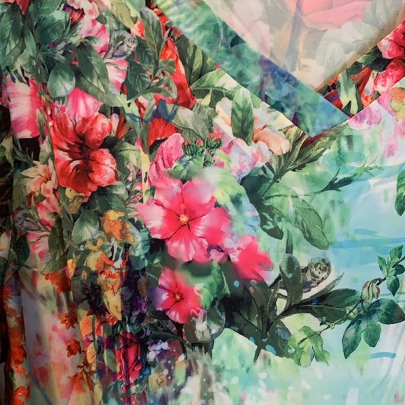 Floral shirt - Picture 2 of 3